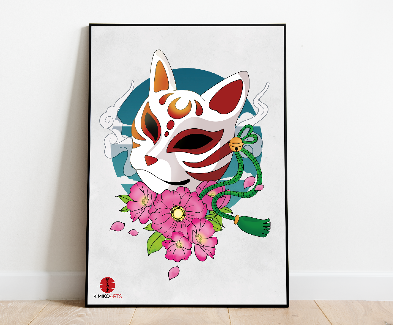 Japanaische Kitsune Maske mit Mondmotiv auf der Stirn mit Segen an der seite umgeben von Kirschblüten